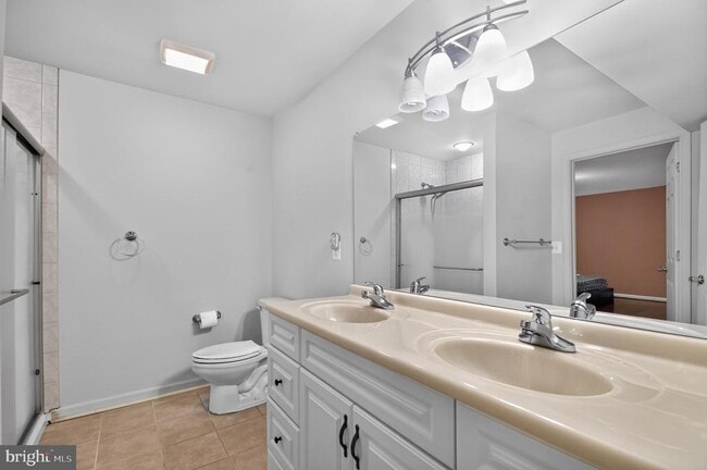 Building Photo - 6401 Abingdon Pl