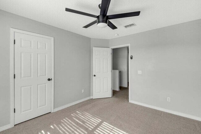 Building Photo - LAKE FRONT HOME & GATED COMMUNITY WITH COMMUNITY POOL IN NAVARRE!