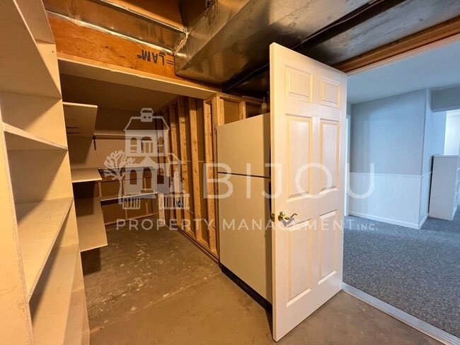 Building Photo - Spacious Rockrimmon Townhome