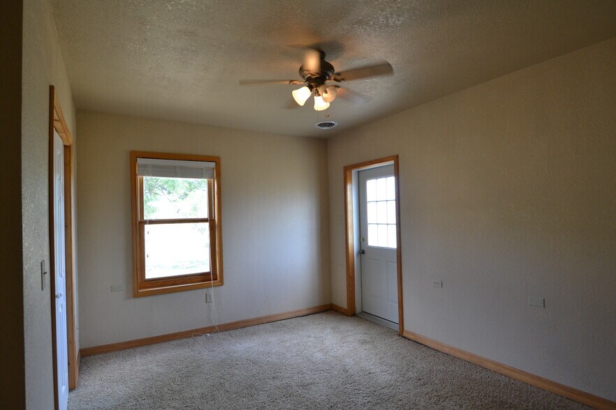 Building Photo - 1203 S Osteopathy Ave