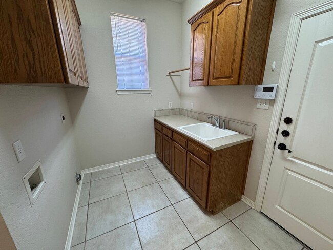 Building Photo - 1712 Iron Jacket Trail