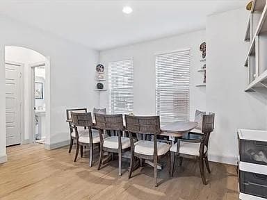 Building Photo - 1390 Arch Pl