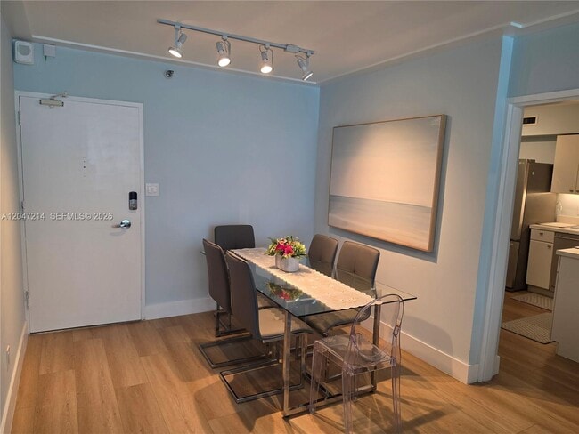 Building Photo - 5151 Collins Ave