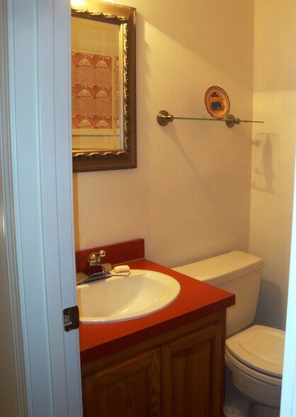 Half Bath - 124 College St