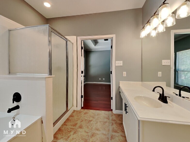 Building Photo - 8014 Winter Park