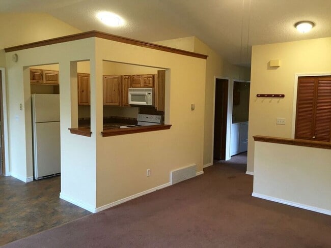 Building Photo - 6460 Mohican Dr