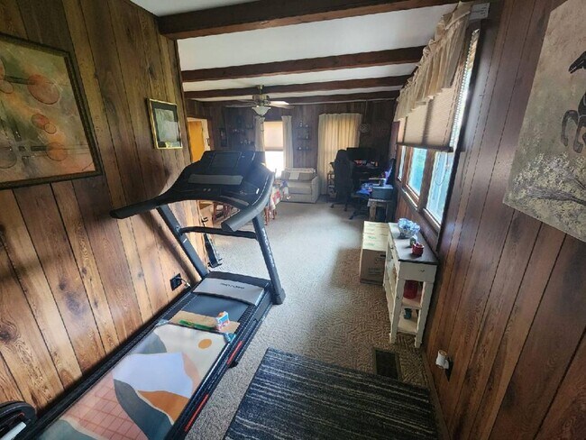 Building Photo - Coming Soon - Nice 2 bedroom 1 1/2 bathroo...