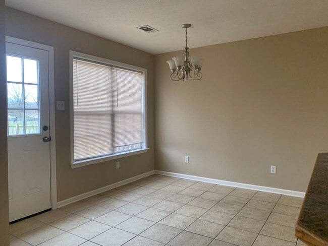 Building Photo - 2404 Canterbury Ct