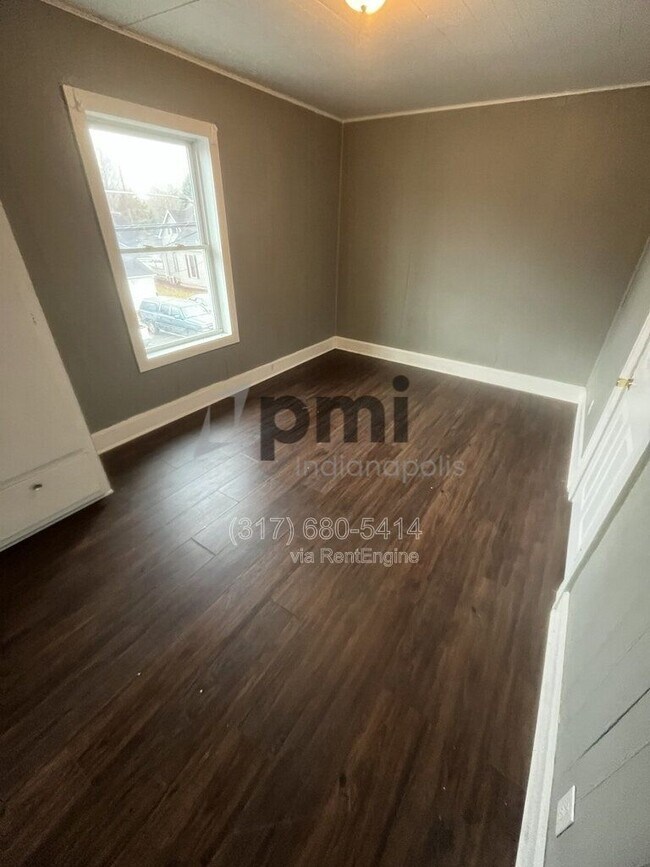 Building Photo - 215 1/2 S Madison Ave