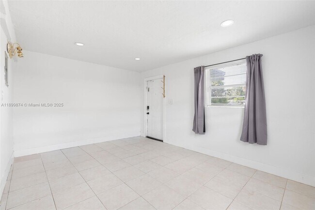 Building Photo - 308 NW 2nd Ave