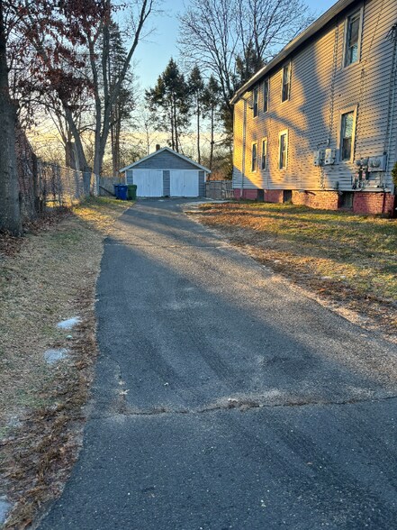 Building Photo - 15 Clubhouse Rd