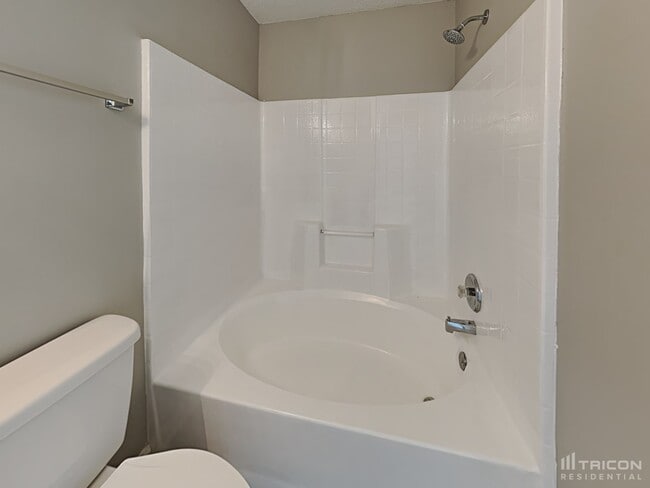 Building Photo - 4844 Silverdene St