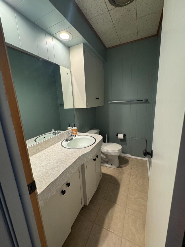 Building Photo - 513 N Ottawa Rd