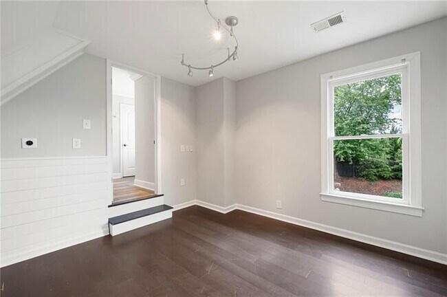 Building Photo - 2356 Pinkney Dr