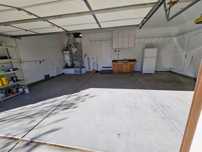 Building Photo - 8713 Spinner Ct