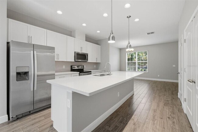 Building Photo - 15591 Honeybell Dr
