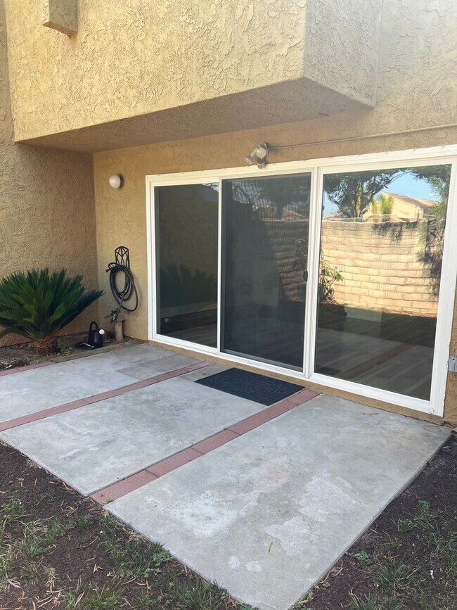 Building Photo - 4 Bed/ 3 Bath Yorba Linda Home with 2 Car Garage