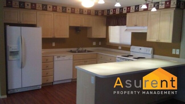 Building Photo - 3 Bed, 2 Bath Home on Large Flag Lot