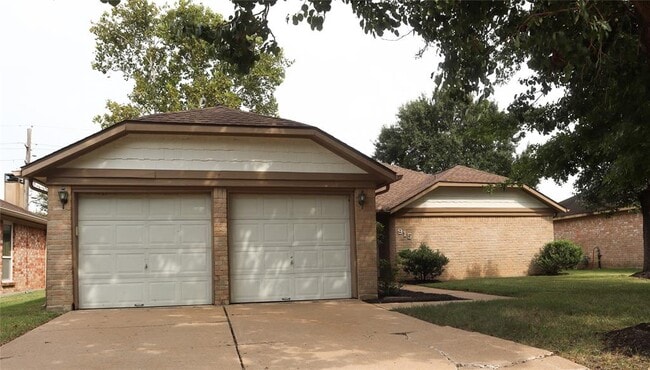 Primary Photo - 915 Valley Ranch Dr
