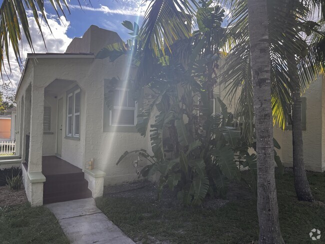 Building Photo - 5915 N Flagler Dr