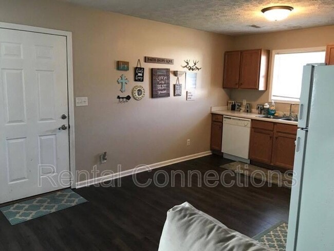 Building Photo - 103 N Bentley St