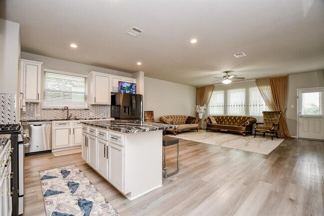 Building Photo - 2707 Dry Creek Dr