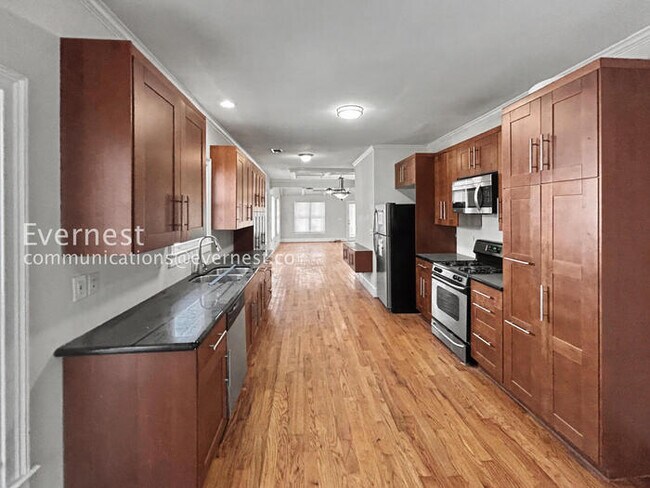 Building Photo - 3 Bed/2 Bath House/ Available Now!