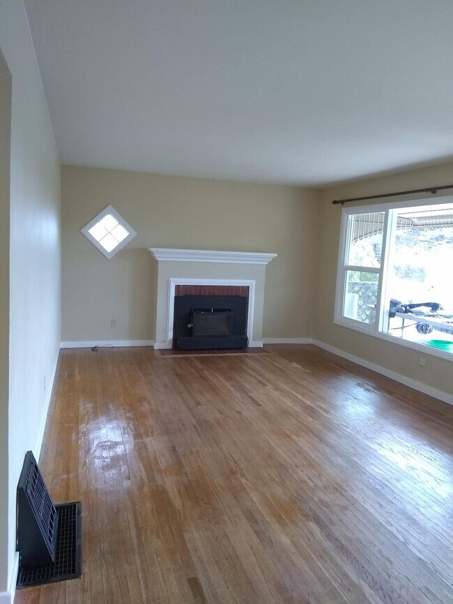 Building Photo - 2424 Humboldt St