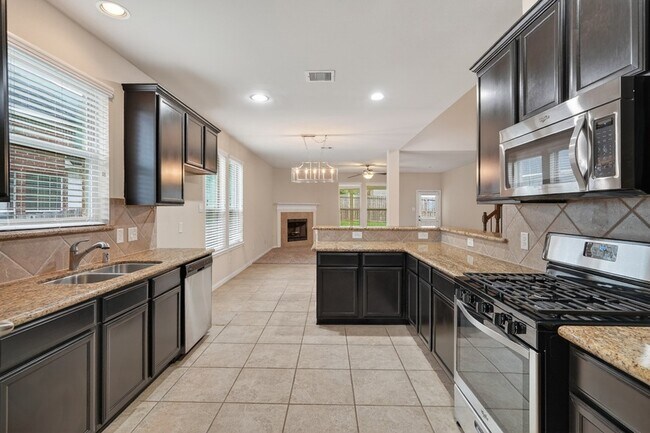 Building Photo - 13302 Hidden Valley Dr