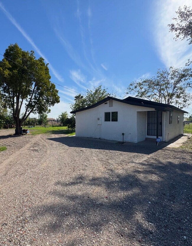 Building Photo - NOW AVAILABLE!!  2 Bedroom; 2 Bath Newly R...
