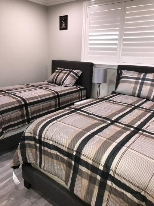 Building Photo - 9303 De Adalena St