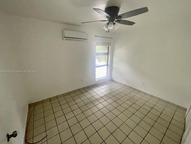 Building Photo - 1600 S Le Jeune Rd