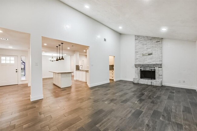 Building Photo - 210 Gentilly Dr