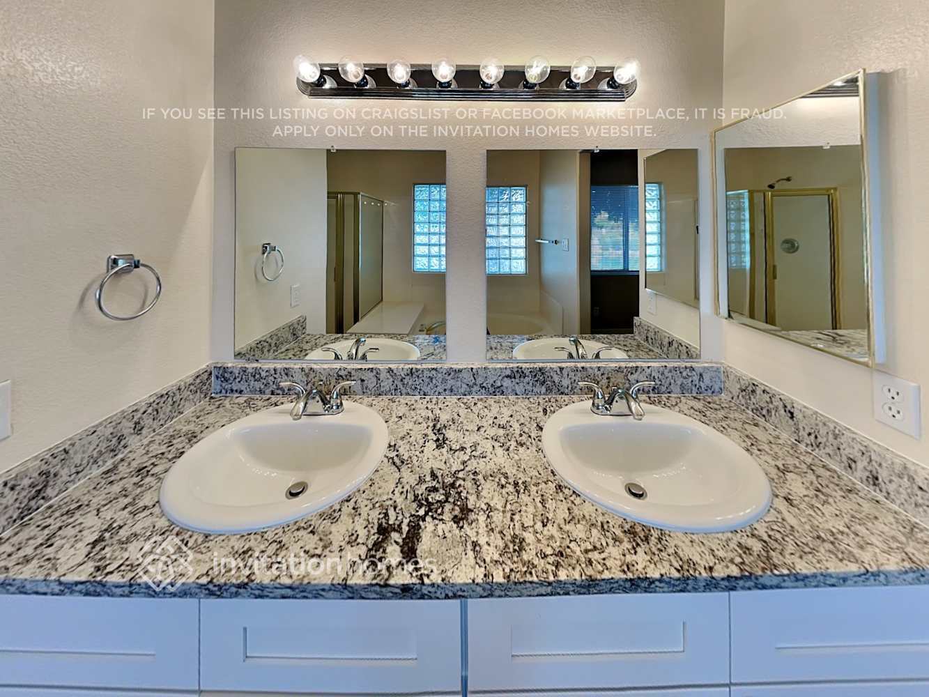 Building Photo - 710 S Catalina St