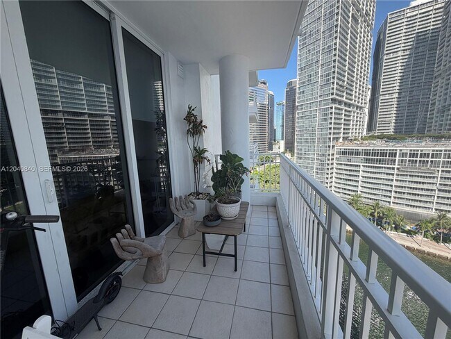 Building Photo - 801 Brickell Key Blvd