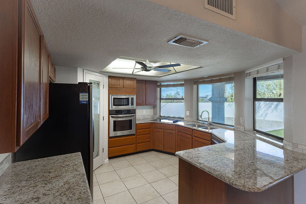 Building Photo - 3385 Poppy Trail Dr