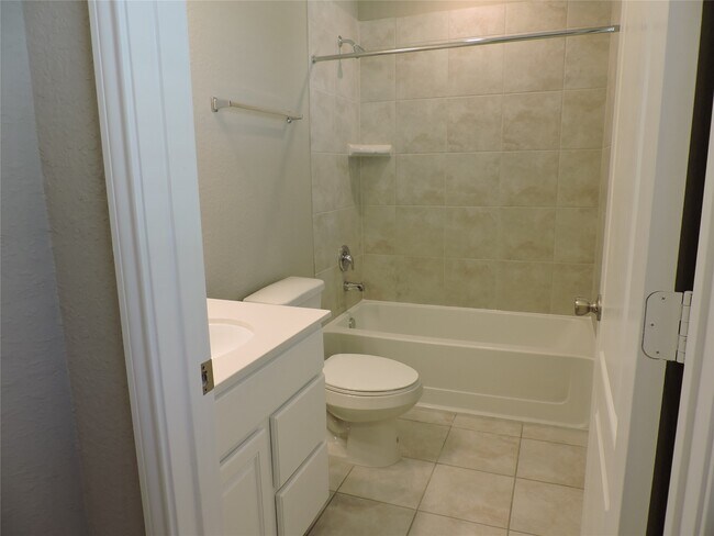Building Photo - 1102 Upton Ct