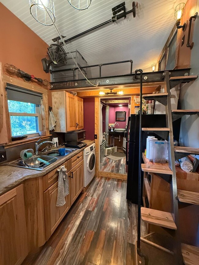 Building Photo - Tiny Home Adventure Awaits! W/ Creative Space