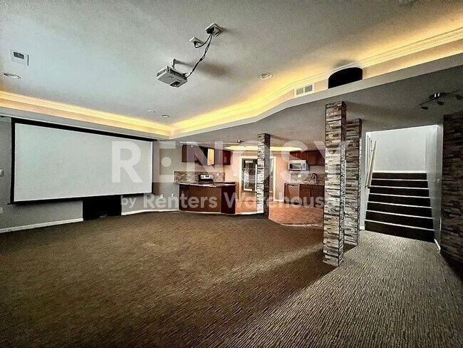 Building Photo - 5 Bedroom Home in Overland Park