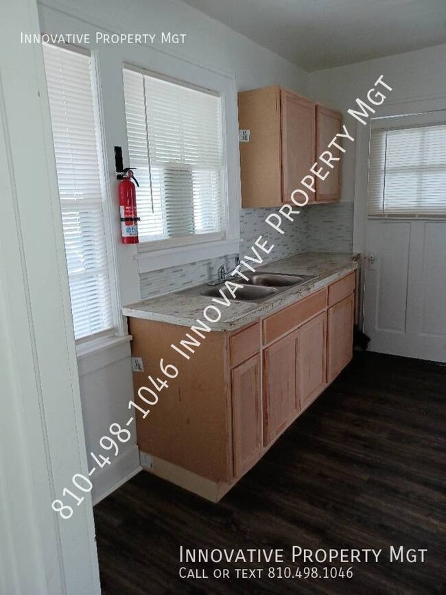 Building Photo - Beautifully updated 2 bedroom, 1 bath - $1...