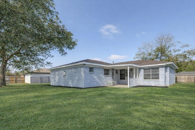 Building Photo - 3120 Royal St