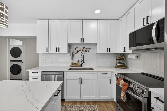 Building Photo - 701 37th St