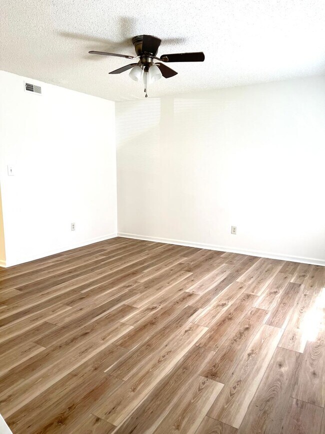 Building Photo - 8201 Terra Dr