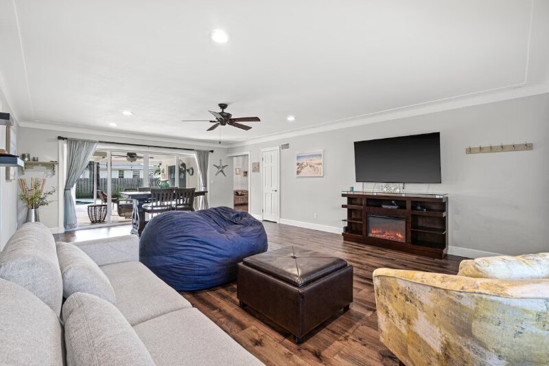 Building Photo - 306 SW 11th Ave