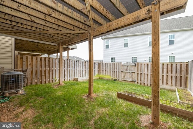 Building Photo - 42557 Dreamweaver Dr