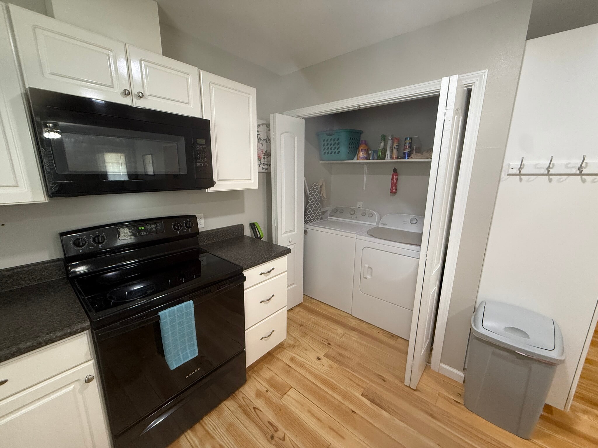 Building Photo - 80 Redwood Ln