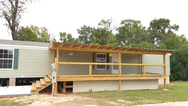 Building Photo - 108 Young St