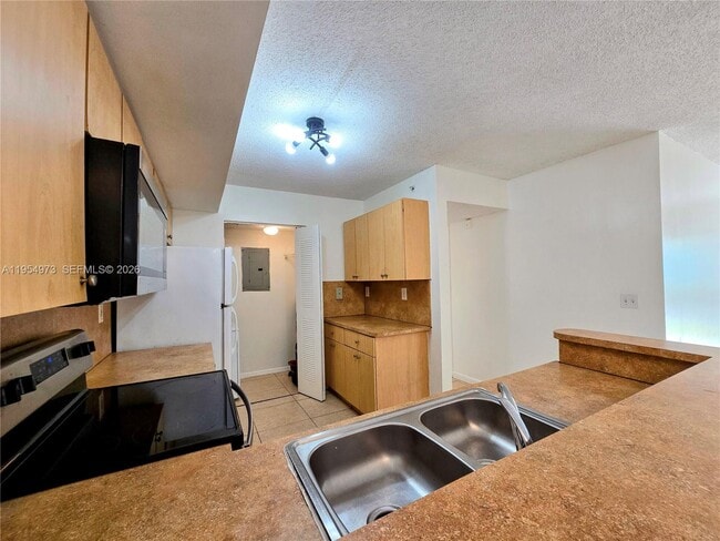 Building Photo - 2600 S University Dr