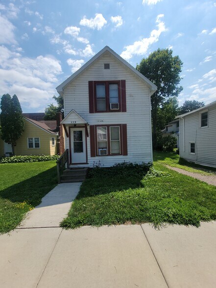 Primary Photo - 239 Chippewa St