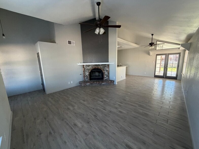 Building Photo - 4724 Loma de Cobre Dr